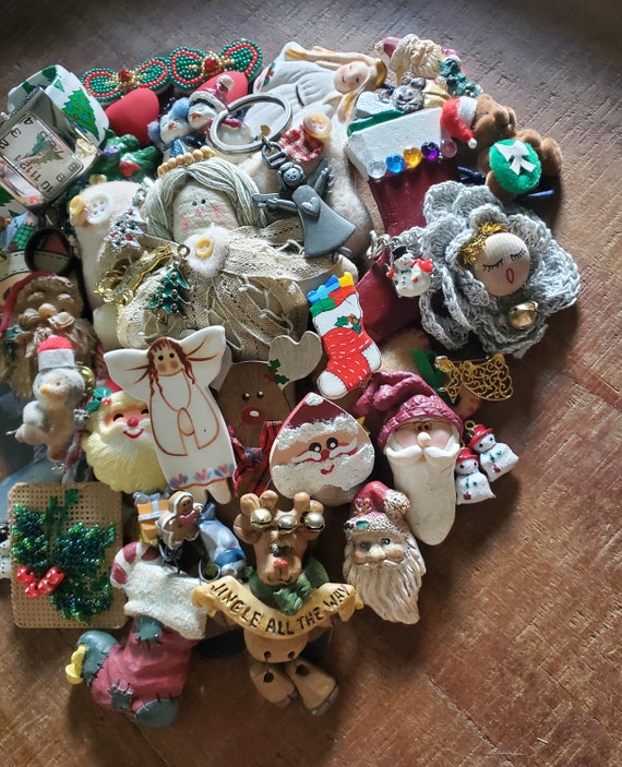 Holiday Christmas Vintage to Now Jewelry Lot Pins… - image 9