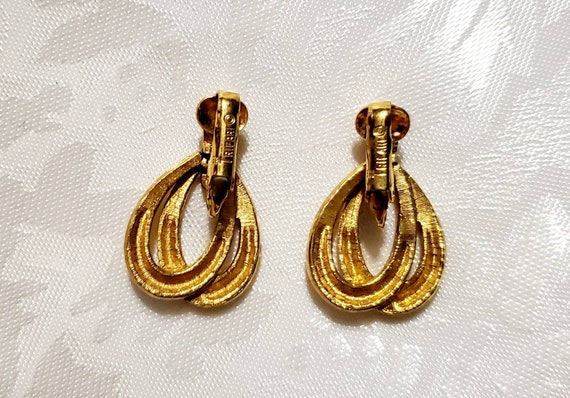 Vintage Trifari Gold Tone Dangle Clip-on Earrings - image 3