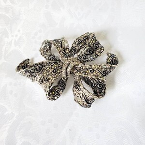 Gorgeous Premier Designs Ribbon Bow Brooch Pin