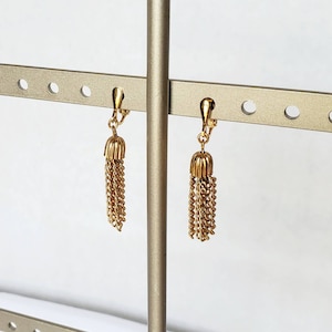 Vintage Crown Trifari Gold Tone Dangle Earrings