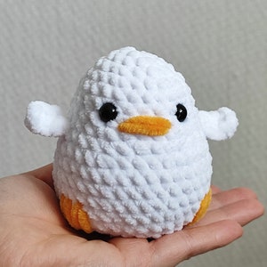 Little plush duck, cute amigorumi white duckling, crochet duck, baby duck with selfi eyes, little duckling, soft toy duck