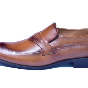 Handgemaakte leren loaferschoenen voor heren: bruine en zwarte geklede schoenen afbeelding 3