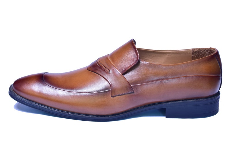 Handgemaakte leren loaferschoenen voor heren: bruine en zwarte geklede schoenen afbeelding 3