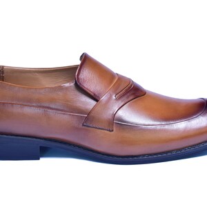Handgemaakte leren loaferschoenen voor heren: bruine en zwarte geklede schoenen afbeelding 4