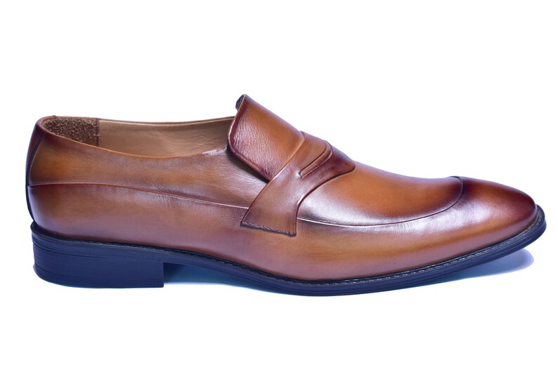 Handgemaakte leren loaferschoenen voor heren: bruine en zwarte geklede schoenen afbeelding 4