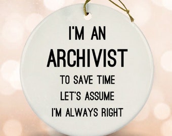Adorno de cerámica archivista, divertido regalo de archivista para especialista en archivo, adorno de cerámica redonda de 3 "