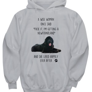 T-shirt Terranova, maglietta a maniche lunghe, felpa, felpa con cappuccio o tshirt premium, divertenti idee regalo terranova per una mamma cane, mamma terranova immagine 8