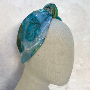 Hand Painted Silk knotted Headband in blue and Greens, Sea colours hand printed hairband. Unique hair Accessory for Wedding, Party.
