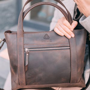 Cartable en cuir, sac fait main avec nom gravé, porte-documents pour femme, sacoche en cuir pour ordinateur portable pour femme, sac de bureau pour elle, sac à logo personnalisé