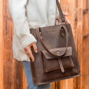 Sac fourre-tout en cuir personnalisé avec bandoulière, sac à main pour ordinateur portable, sac à bandoulière marron fait main, cadeau personnalisé pour femme