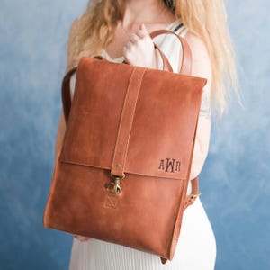 Custom women backpack for work customly engraved. Perfect for office, everyday or special occassion. Made from 100% leather.