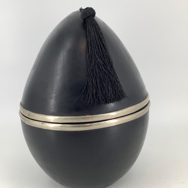 Tadelakt-Dose / handgemachte orientalische Dose in Eiform aus Marokko schwarz mit Silberrand XL