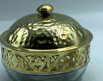 orientalische Dose aus Glas mit Kupfer