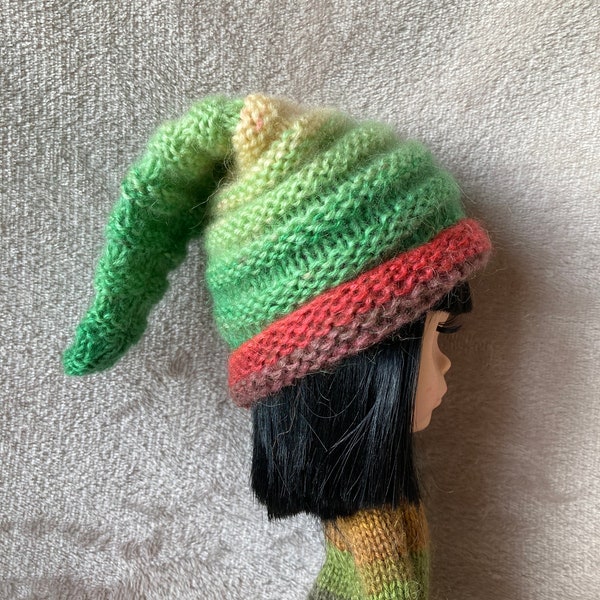 Hand knitted slouchy hat for neo Blythe or similar sized dolls