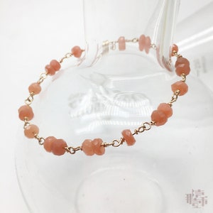 Bracciale in pietra di luna arancione, gioielli con perline in pietra di luna, oro riempito 14K, gioielli artigianali