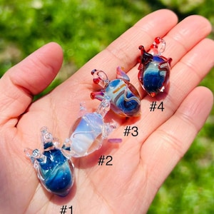 Ciondolo a forma di teiera in vetro in miniatura, pendente in vetro fatto a mano, gioielli per gli amanti del tè