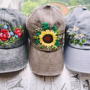 Sonnenblume gestickte Kappe, kundenspezifische Handstickereikappe, Blumenstickereimütze, gestickte Frauenkappe, personifizieren Sie Geschenke.