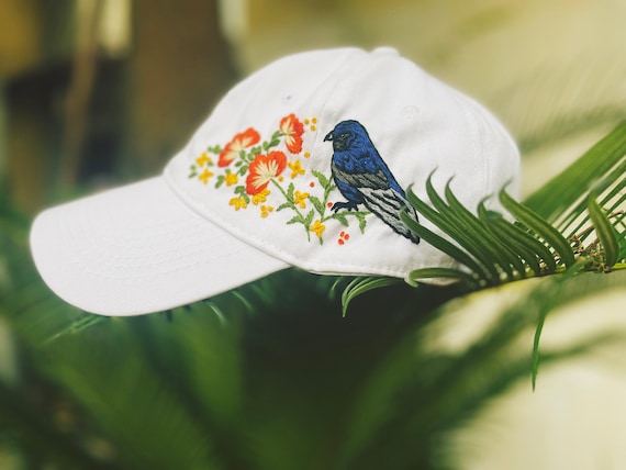 ✦雛がまもる心のおまもり帽✦ 伝統的な鶏型刺繍帽子 鳥の刺繍入りキャップ、カスタム刺繍入り帽子、手刺繍入りタンポポの