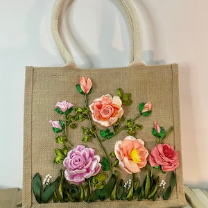 Band Stickerei Jute Tragetasche | Rosen bestickte Jute-Einkaufstasche | Florale Laptoptasche, Einkaufstasche für den Sommer | personalisierte Geschenke | geschenke für sie