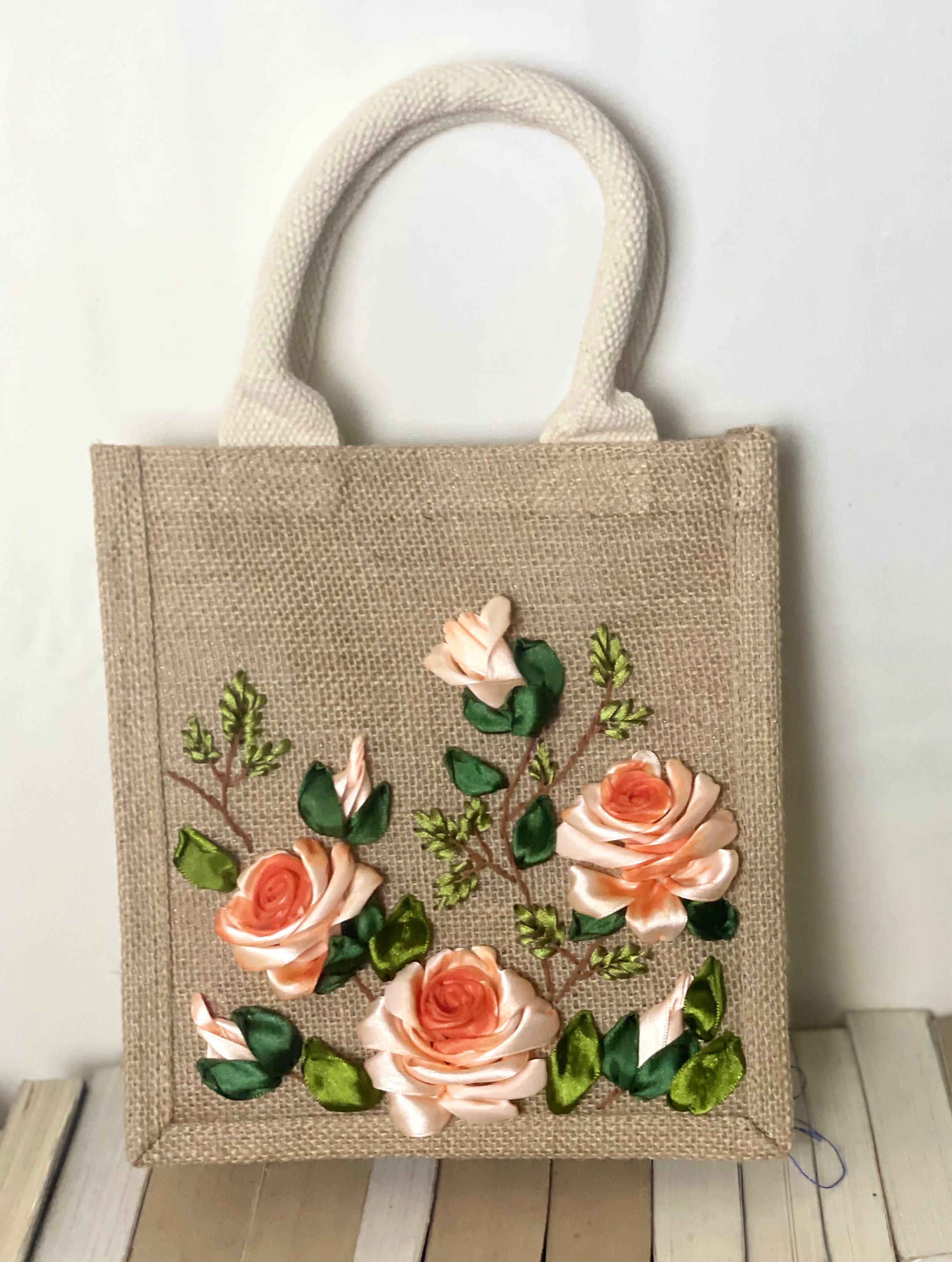 リボン刺繍のジュートトートバッグ | バラの刺繍のジュートトート 