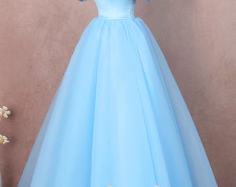 Blaues Tüll-Ballkleid: Ärmelloses Off-Shoulder Abendkleid