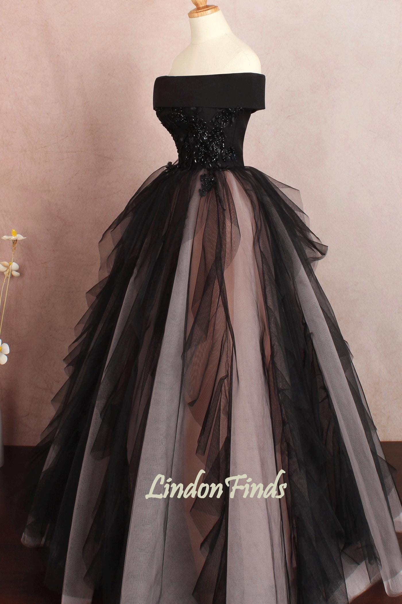 Black tulle Layered wedding dress,off the shoulder ball gown beaded lace applique prom dress