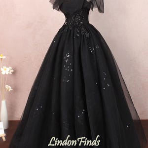 Black Spaghetti strap prom dress off the shoulder wedding gown lace a line bridal dress beaded lace applique formal dress