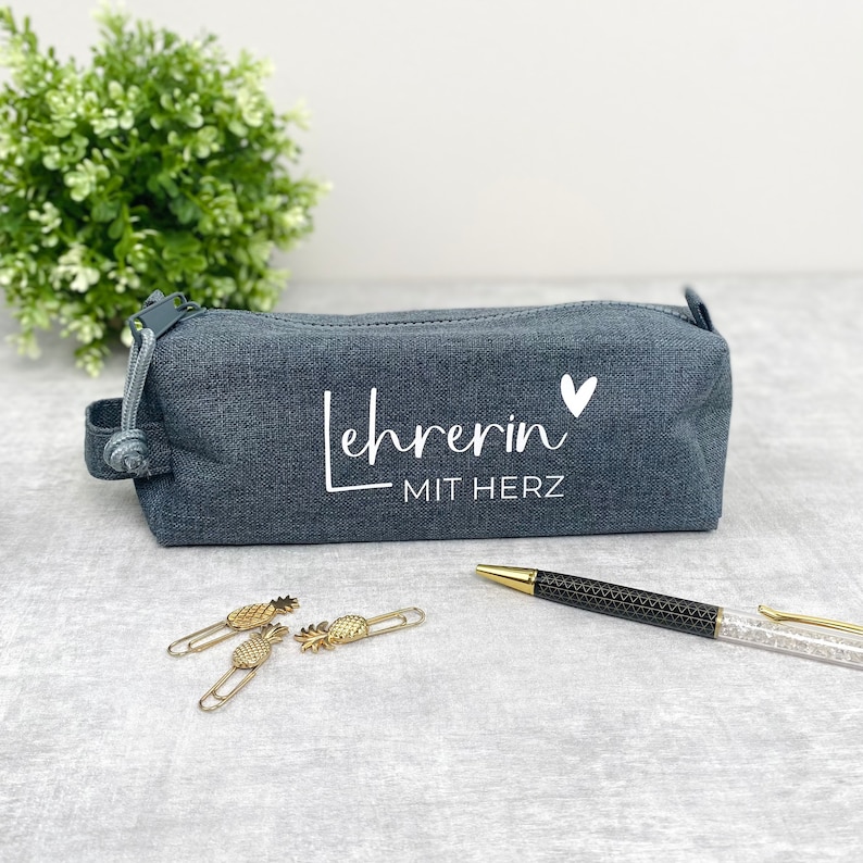 Geschenk Lehrerin Lehrerin Mit Herz Federm ppchen M ppchen Geschenk geschenk-lehrerin-lehrerin-mit-herz-federm-ppchen-m-ppchen-geschenk