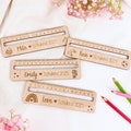 Lesehilfe Lineal Geschenk Einschulung, Schulanfang Junge, Schulkind 2025 Mädchen, Leselineal Schulanfänger, erster Schultag, Schulstart product logo