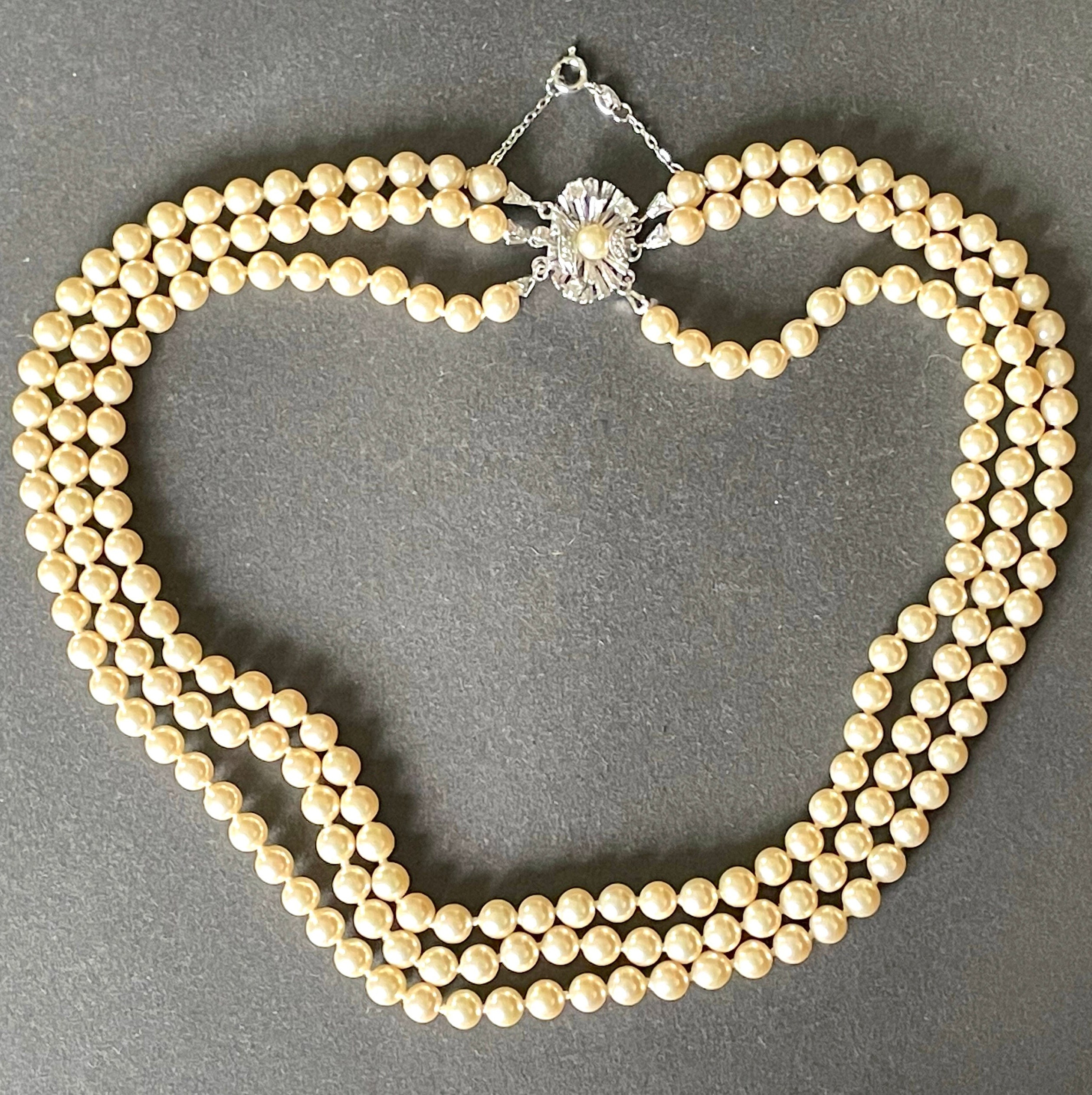 Vintage klassische Glasperlen-Halskette mit dreireihiger Perlenkette und hübscher echter 925er Silber-Glasperle mit einem klaren Strassverschluss - schick & zeitlos