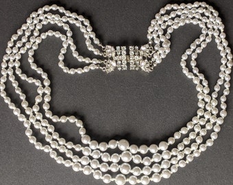 Vintage vierreihige Perlenkette in silbergrauer Perlenkette mit zauberhaftem Baguette Strassverschluss