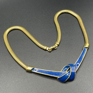 Vintage Monet machine-tijdperkstijl geknoopte halsketting, gesigneerd, fantastische heldere goudkleurige glanzende slangenketting, art-deco-revival