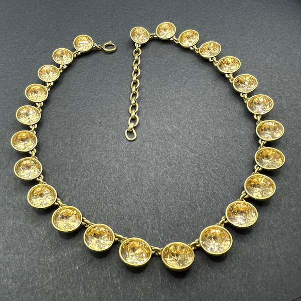 Vintage champagne yellow gold crystal riviere necklace, large chaton cut rhinestones in gold tone closed cup back settings, classic chic