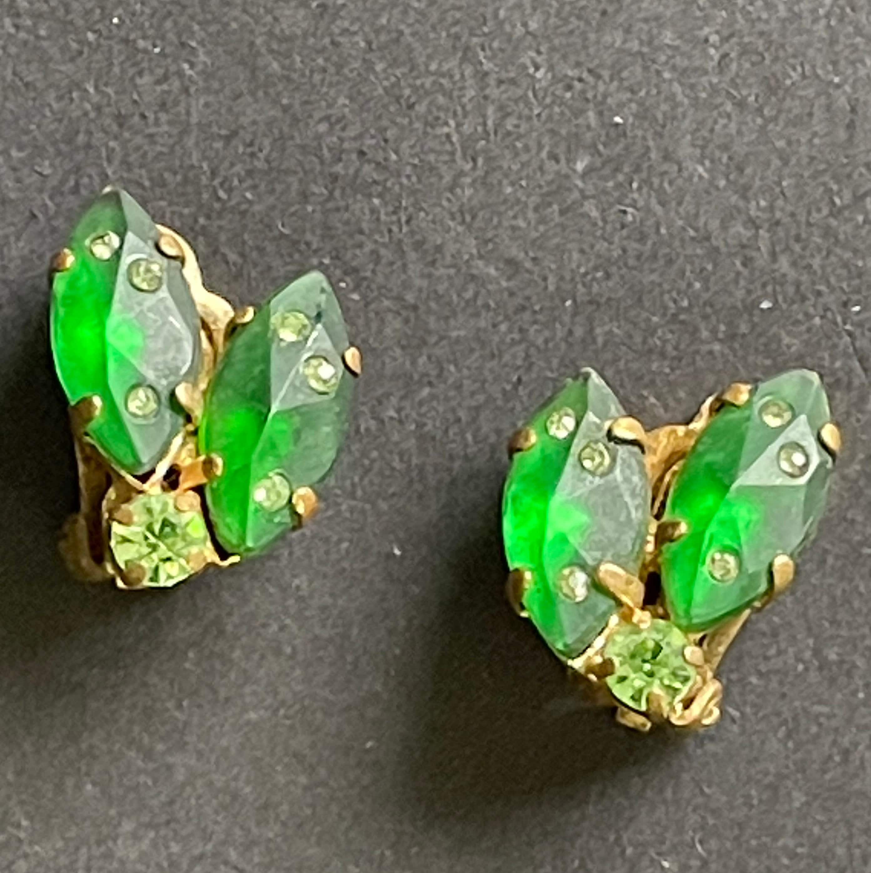 25 Czech glass leaf beads - Matte Peridot, Lime Green AB - large