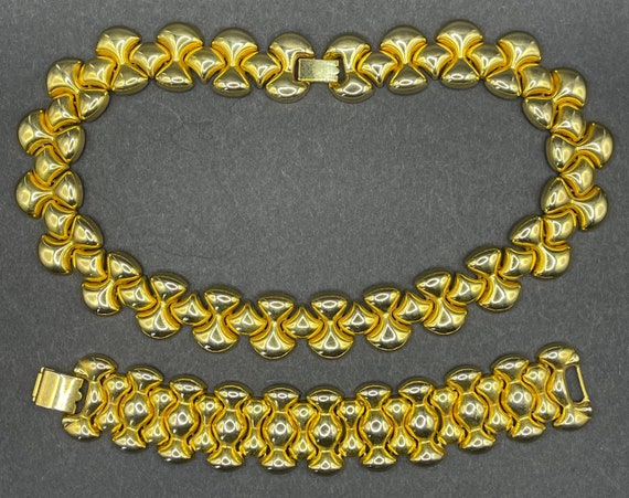 Vintage chunky gold tone sculpted panel collar ne… - image 2