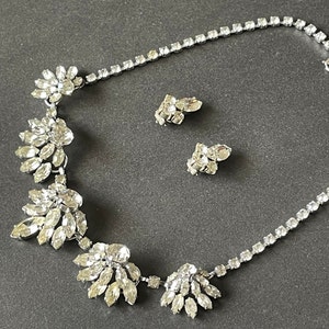 Stunning vintage crystal rhinestone and silver tone claw set Juliana (D&E) style statement necklace and clip on earrings set