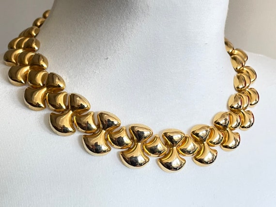 Vintage chunky gold tone sculpted panel collar ne… - image 7