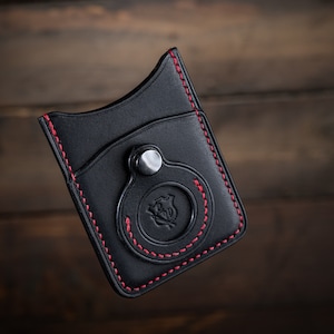 Tarjetero de piel hecho a mano con bolsillo para Apple AirTag. Grabado personalizado gratis. Cosido a mano.