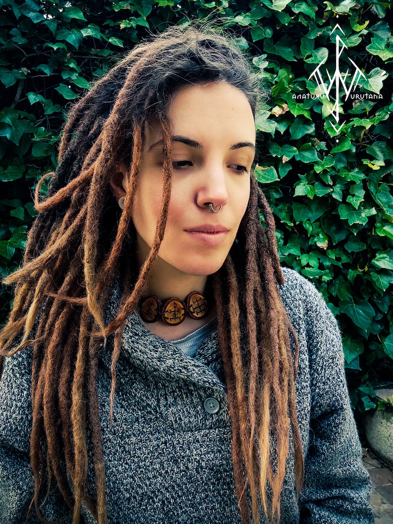 Collar Veiviser collar pirograbado r\u00fanico en madera runic wood necklace viking pagan necklace