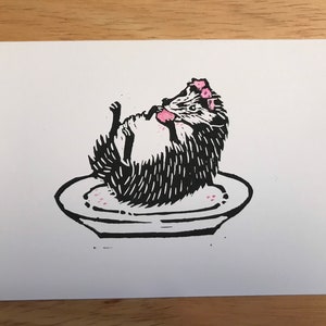 Hungry Hedgehog Card_A6 Grettings card_preto com detalhe rosa