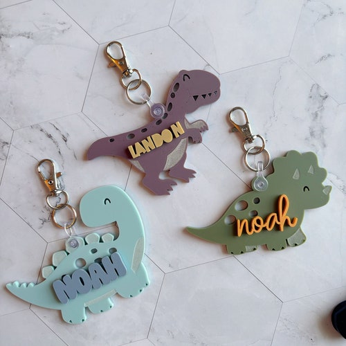 Etiqueta acrílica personalizada con diseño de dinosaurio para mochila infantil, llavero o etiqueta con nombre.