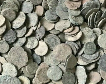 1 echte oude, ongereinigde, vuile Romeinse munt. Nieuwe voorraad meer dan 600 jaar oud (60 v.Chr. - 400 n. Chr.)