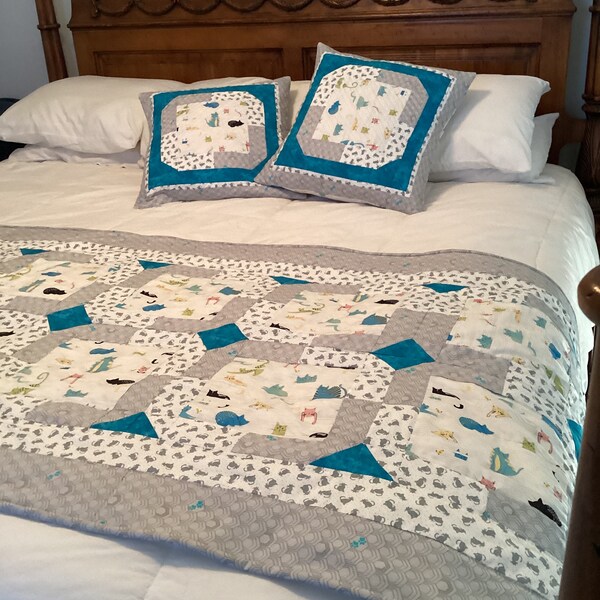 Quilted bed runner/scarf with matching pillows. Add whimsical cats to brighten your bed linens with this machine pieced and quilted set