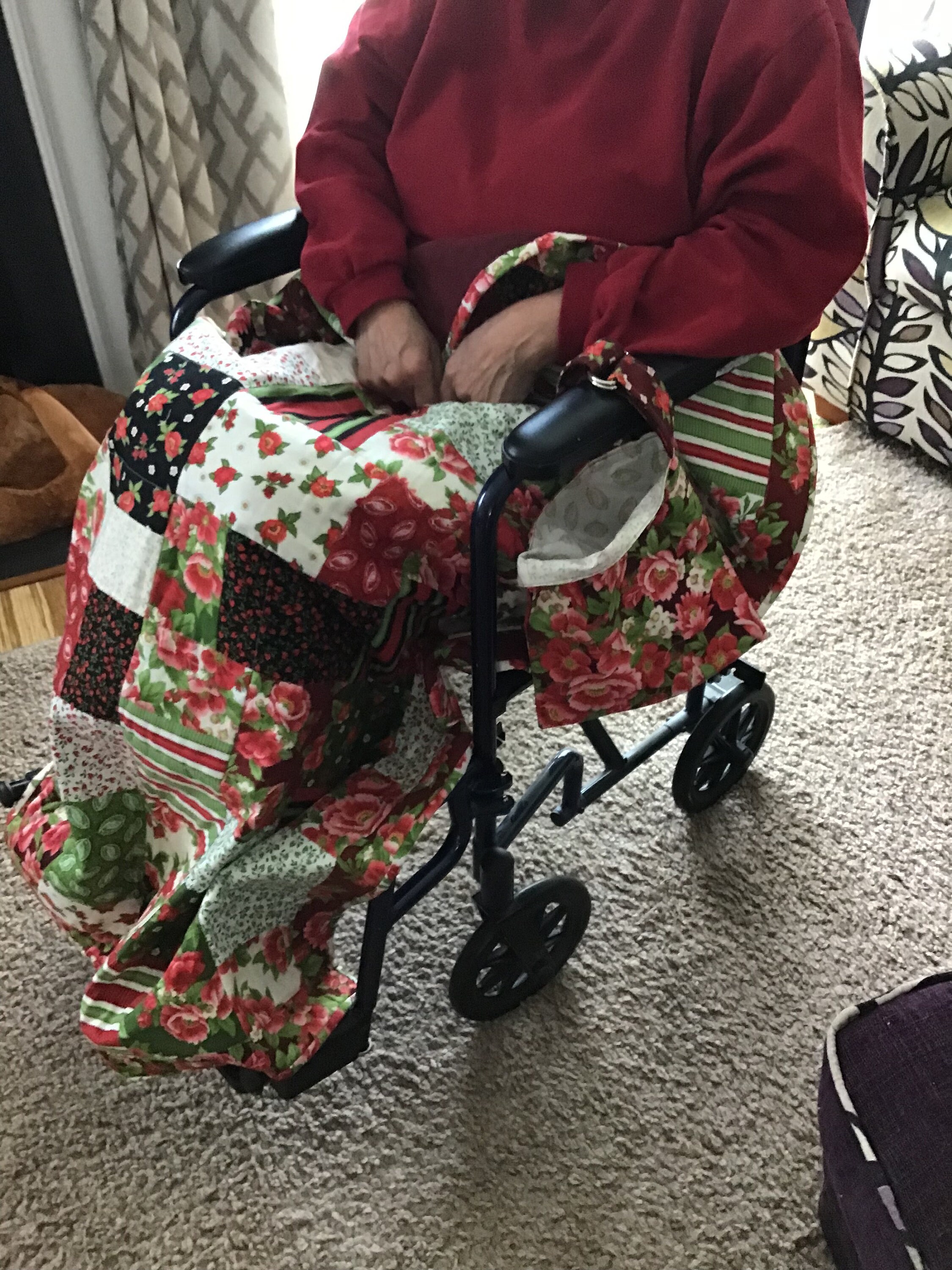 Lap Quilt Sized for Wheelchair Use With Detachable Pouch, Machine