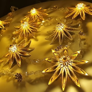Eleganti lucine a forma di stella di carta dorata, lucine a forma di fiore di carta origami scintillante per decorazioni per la casa, alberi di Natale e occasioni speciali.