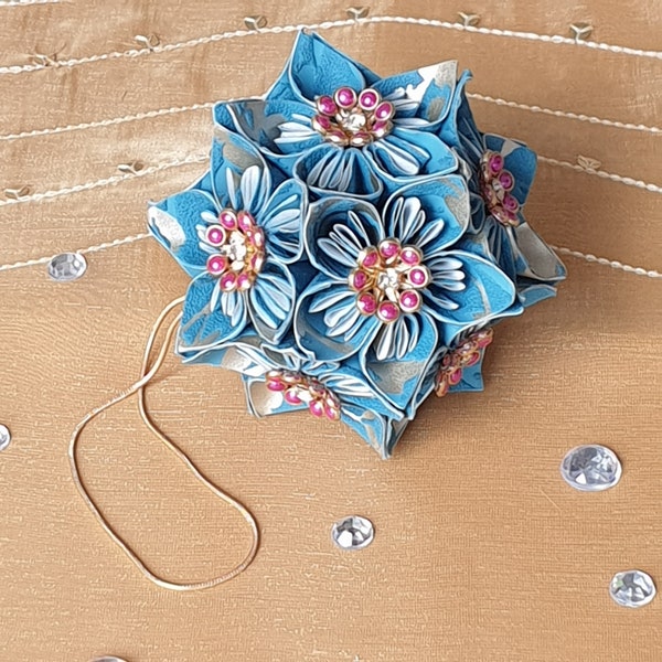 Boule de fleurs à suspendre bleu sarcelle et rose, bol de table décoratif, cadeau en papier 1er anniversaire de mariage pour elle, ornement de manteau de cheminée bleu sarcelle, Kusudama