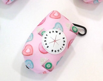 Suporte para saco de cocô de cachorro rosa: dispensador de neoprene Donuts & Pawpuccinos