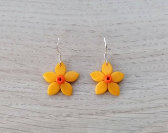 Daffodil dangle earrings handmade from polymer clay with sterling silver hooks | yellow flower earrings | March birth flower