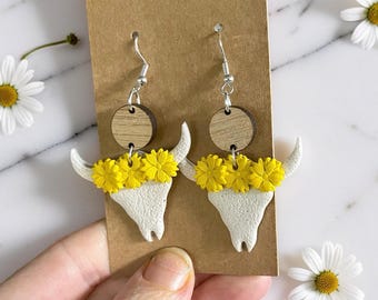 Corno lungo in argilla polimerica con orecchini floreali