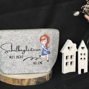 Kosmetiktasche Erzieherin mit Herz Geschenk Danke sagen Lehrerin Schulbegleiterin Abschiedsgeschenk personalisierte Geschenkidee Filztasche